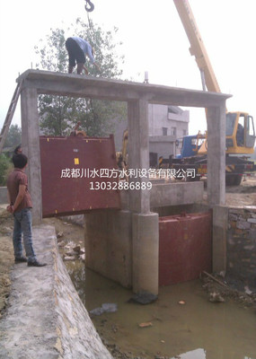 黃龍溪渠道改造鑄鐵方閘門安裝現場